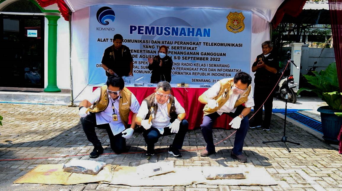 Cegah Penggunaan Frekuensi Tak Sesuai Aturan, Ratusan Alat & Perangkat Telekomunikasi Ilegal Dimusnahkan